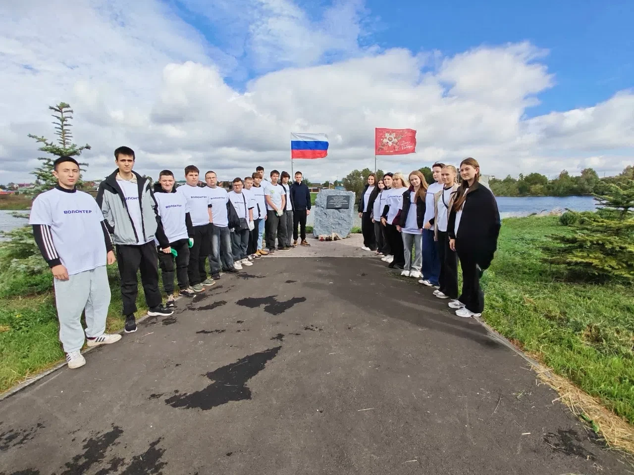 🌳🌲 «Сохраним лес»: студенты Узловского филиала ПГУПС высадили деревья в Каменке! 🌲🌳