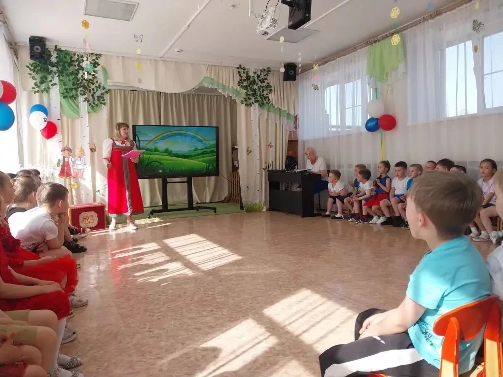 🇷🇺Сегодня наш детский сад превратился в настоящую сказку! В честь Дня Россий, к ребятам в гости за