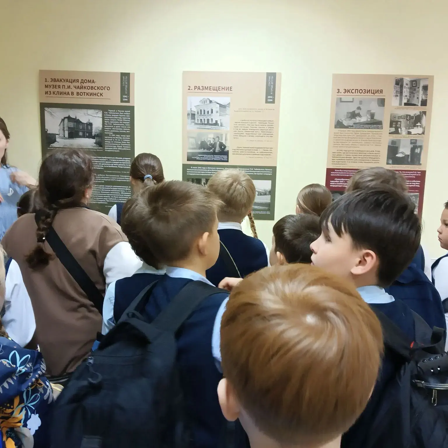 Сегодня учащиеся 3а класса посетили выставку «Спасение в городе детства. 1941 – 1944»   Экспозиция р