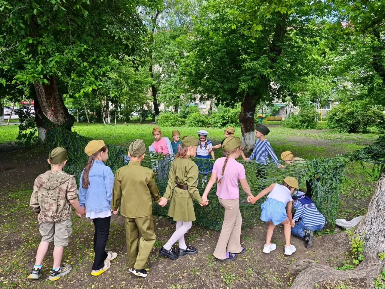 🎖️ Военно-патриотическая игра «Зарничка Победы» в пришкольном лагере "Дружба"! 
На территории нашег