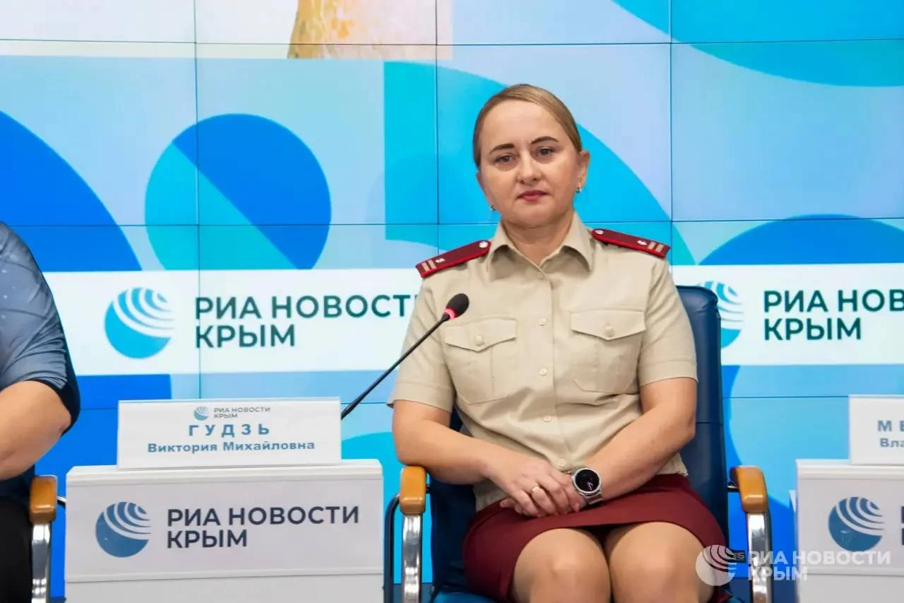 😷 Если горло болит, то прививку от гриппа лучше отложить.