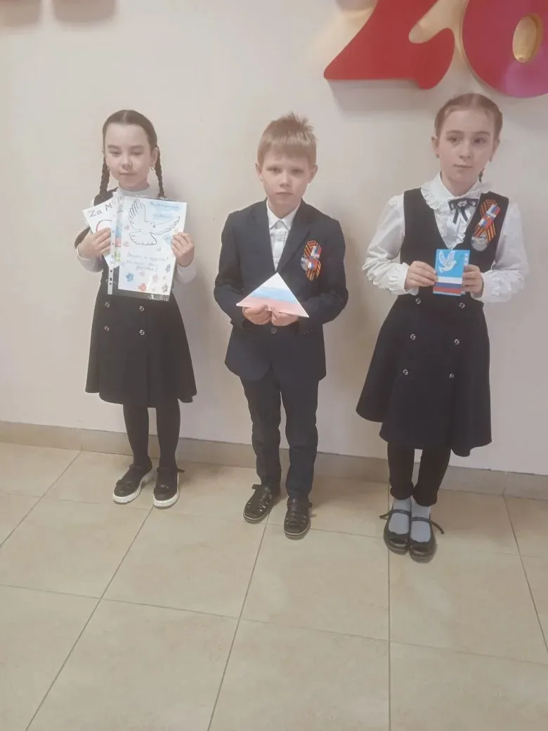 🇷🇺 Лицеисты написали письма солдатам: «Спасибо за мирное небо!» ✍️💌  ⭐ С 15 по 22 апреля в МОУ «Лице
