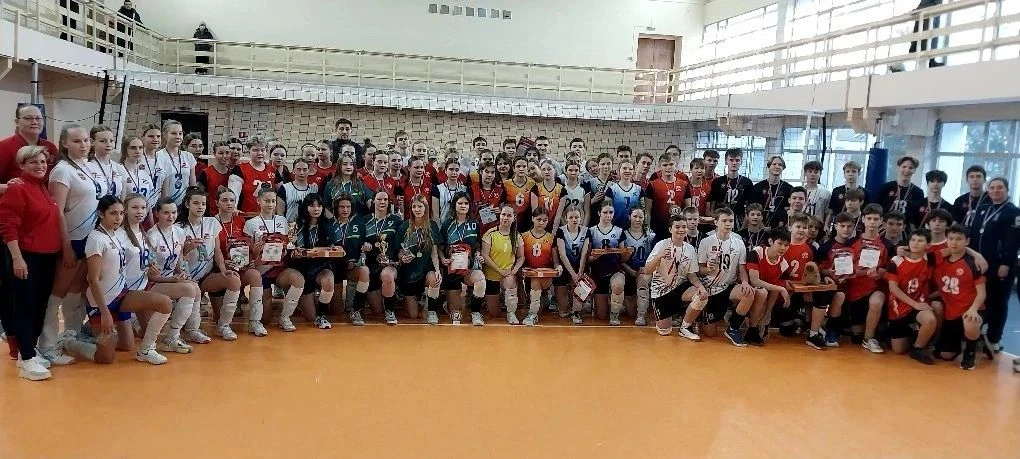 В Омске прошли волейбольные состязания среди юных спортсменок. Участие принимали местны...
