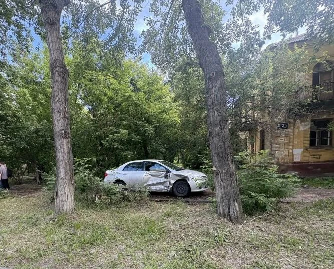 В Челябинске столкнулись Toyota Corolla и Lada Granta

Авария произошла 13 июня в 16:10 у дома №28 п