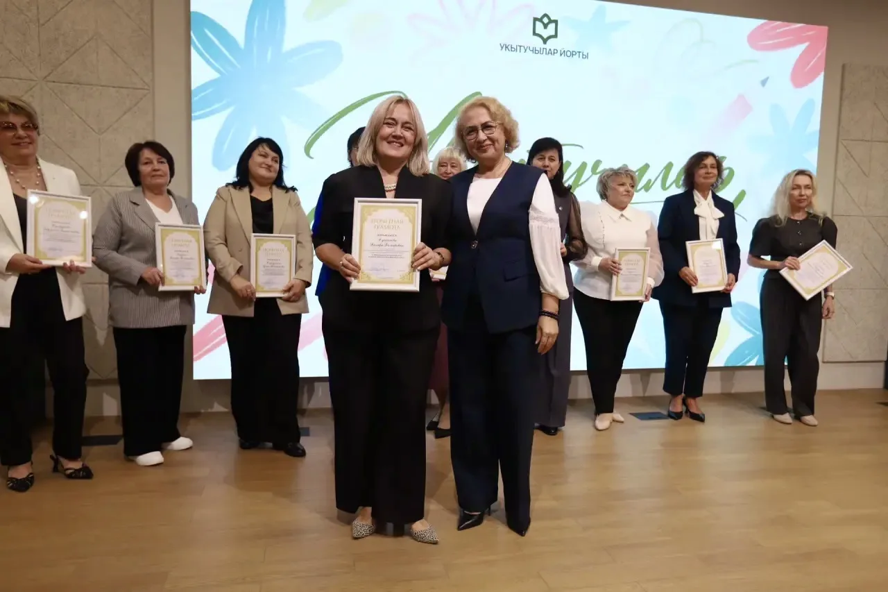 🎉 От всей души поздравляем учителя математики Хусаинову Диляру Дамировну с вручением П...