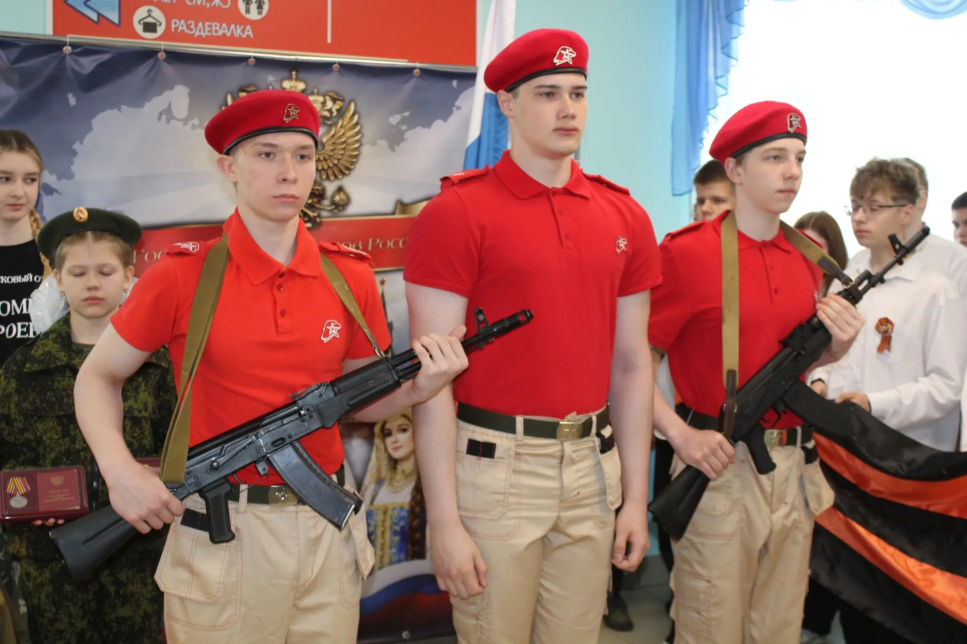 ТОРЖЕСТВЕННОЕ ПРИСВОЕНИЕ ШКОЛЬНОМУ ПОИСКОВОМУ ОТРЯДУ «ПОТОМКИ ГЕРОЕВ» ИМЕНИ УЧАСТНИКА С...