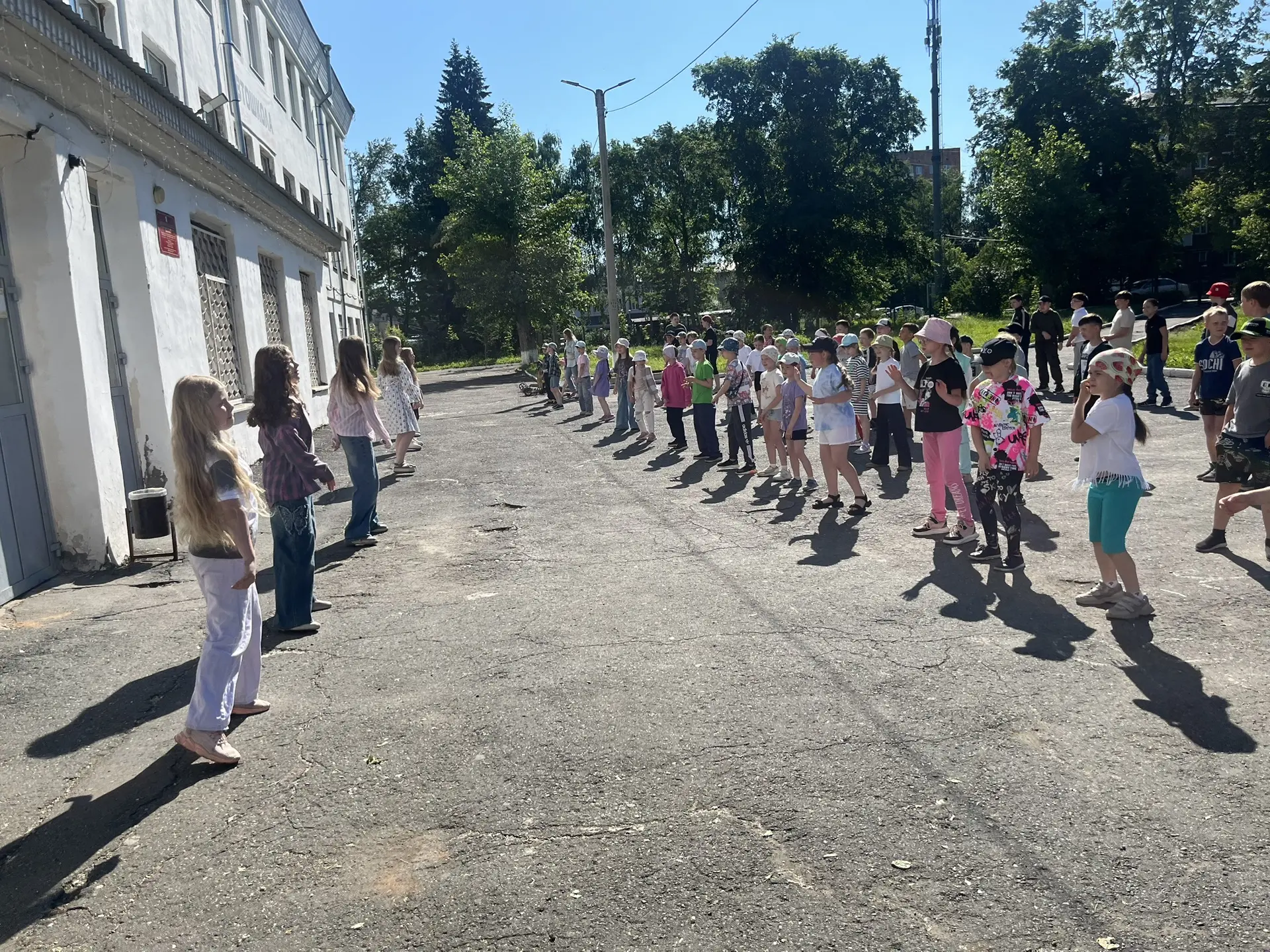 ✨ Яркий день в школьном лагере! ✨

Вчера в нашем лагере было по‑настоящему увлекательно — каждый отр