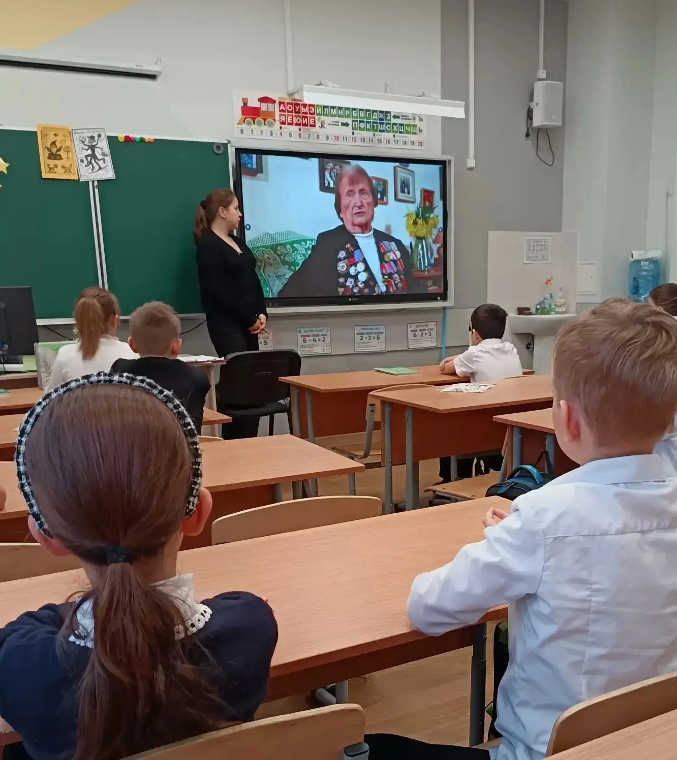 🎶Разговоры о важном в честь Дня Победы всегда наполнены особой торжественностью и глубиной. В этот р