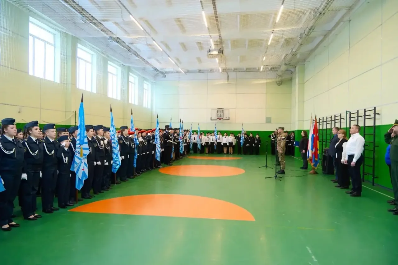 «Равняйсь! Смирно!»: В Дубровке прошёл районный конкурс «Смотра строя и песни кадетских классов».  🎉