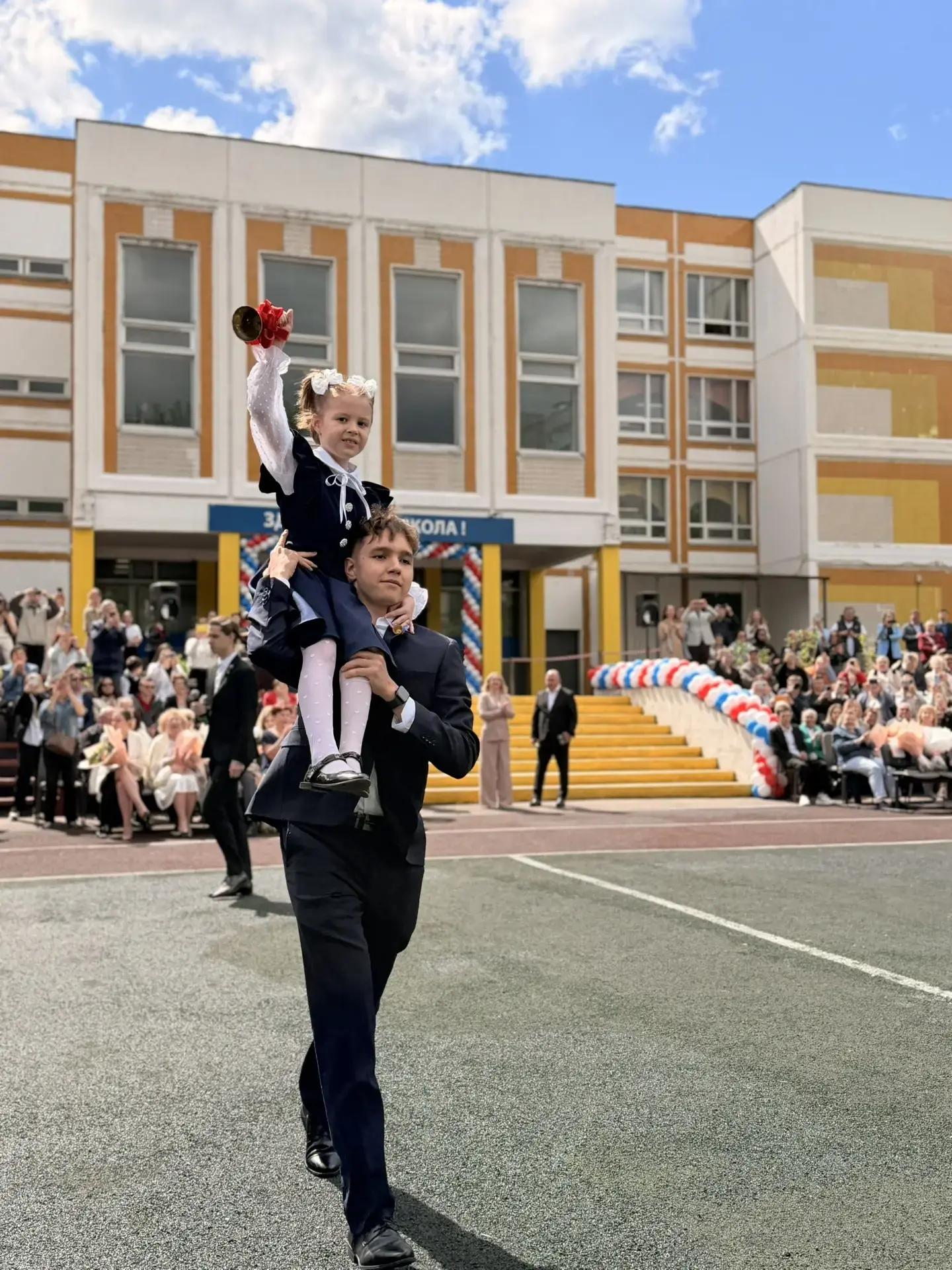 🎓 Последний звонок — начало нового пути  Последний звонок в 11 классе — особенный, трогательный и оч