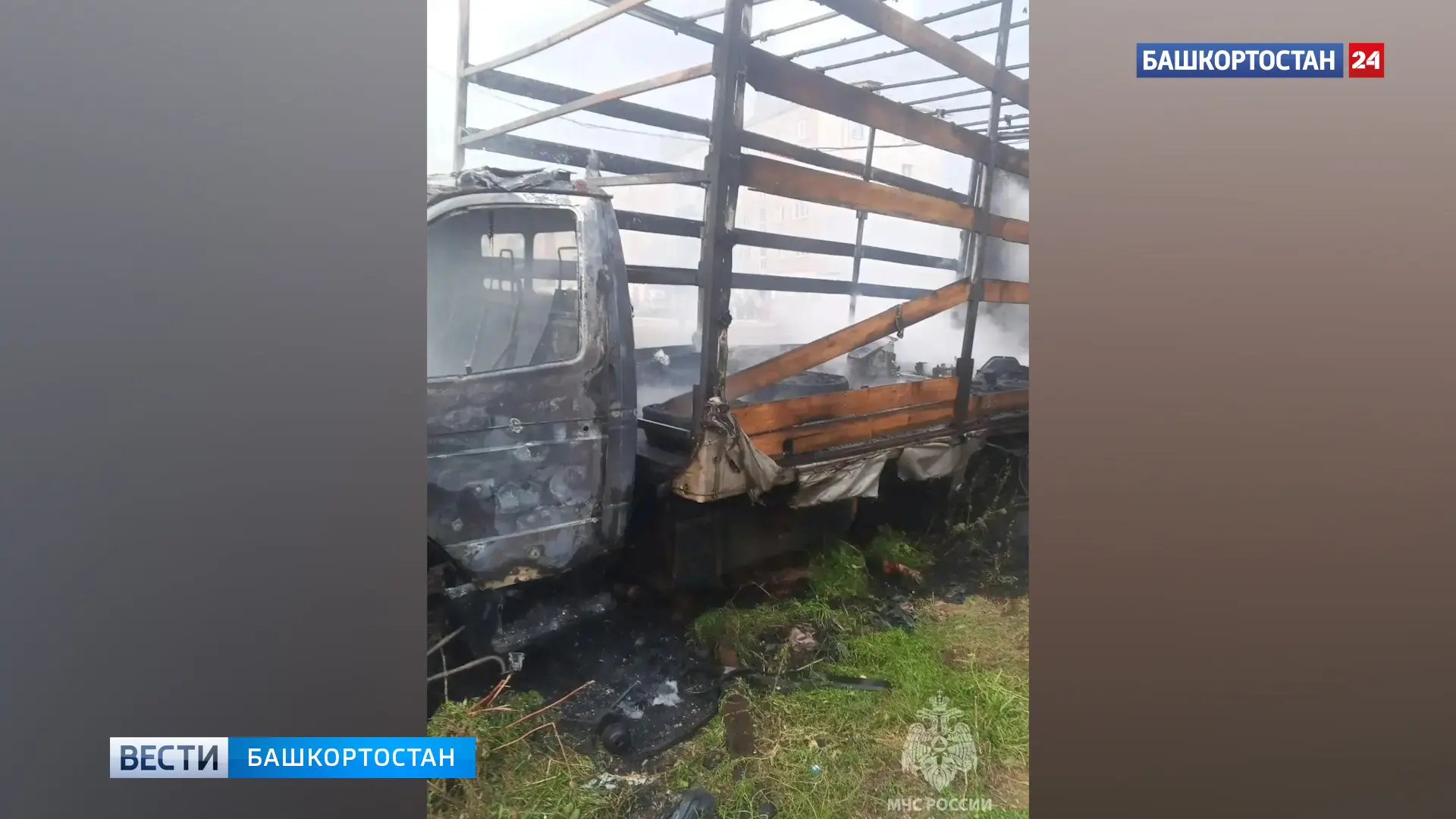 В башкирском Ишимбае загорелся бортовой грузовик во дворе многоквартирного дома