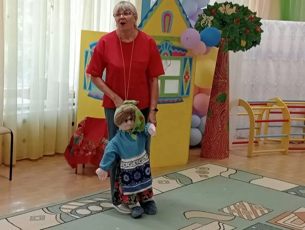 👵 Для ребят нашего детского сада состоялось яркое развлечение «В гостях у бабушки Варвары». 
😃Дети