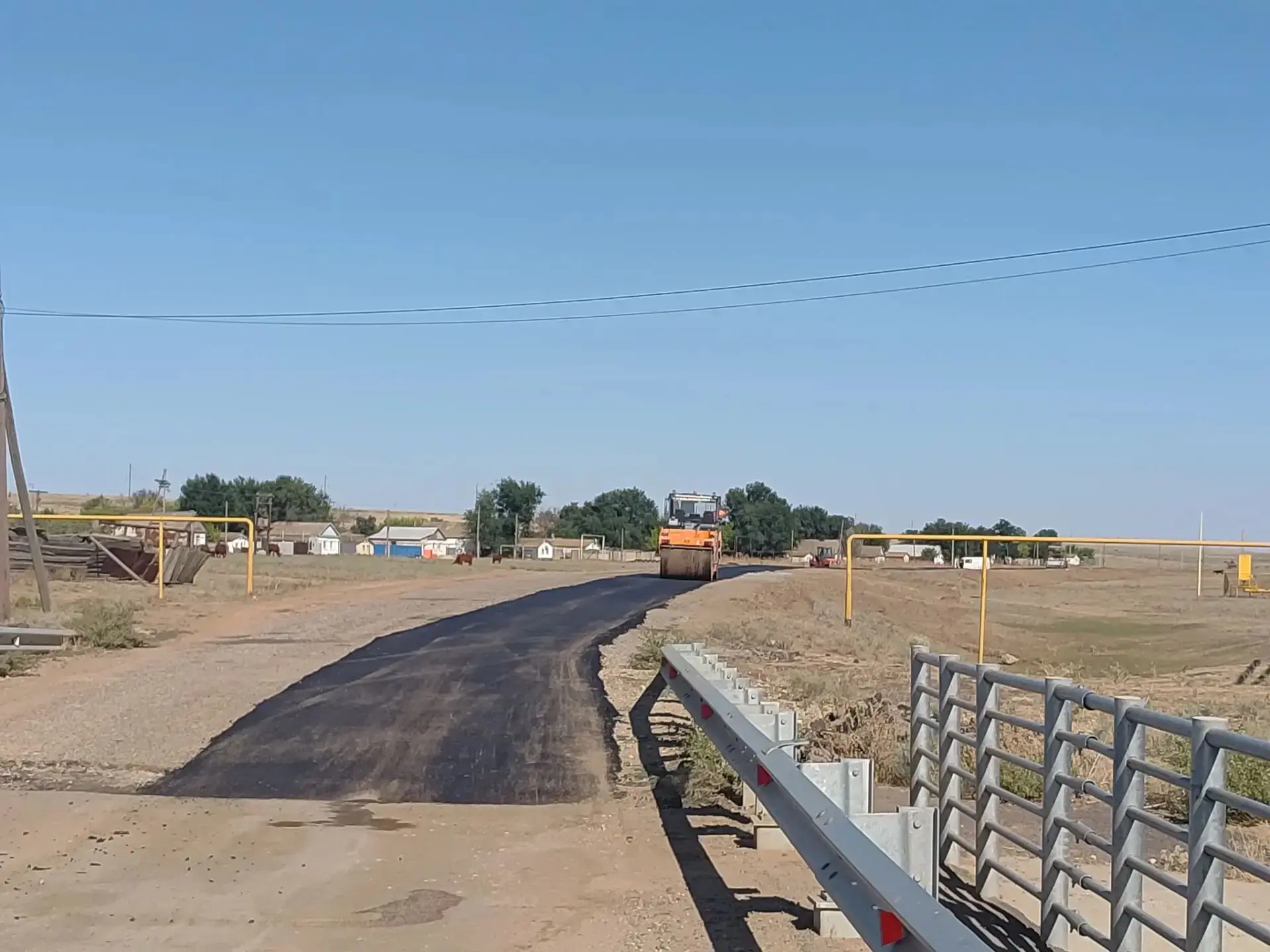 🚧В поселке Овата ведутся работы по ремонту автомобильной дороги местного значения по у...