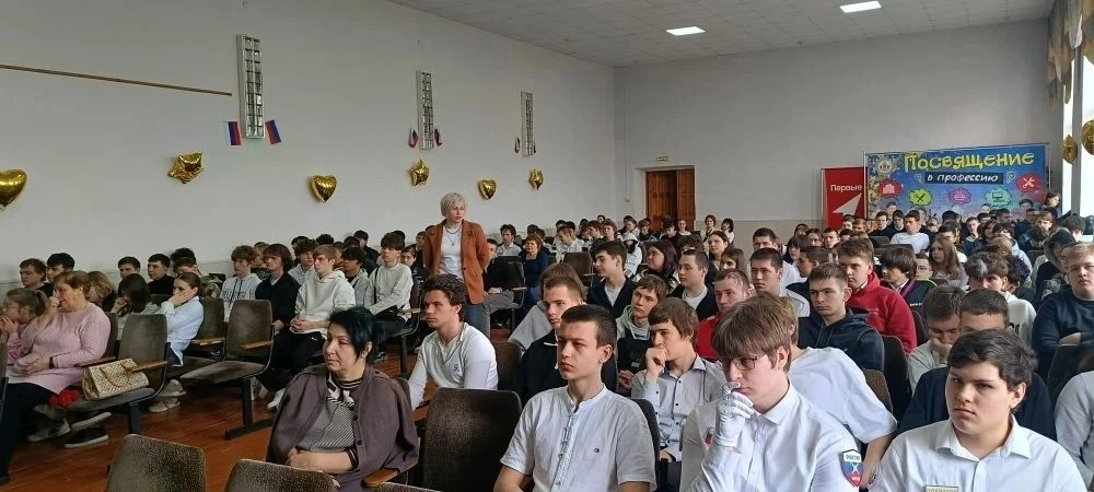 «Фронтовые друзья» побывали в гостях у студентов   В актовом зале Минераловодского регионального мно
