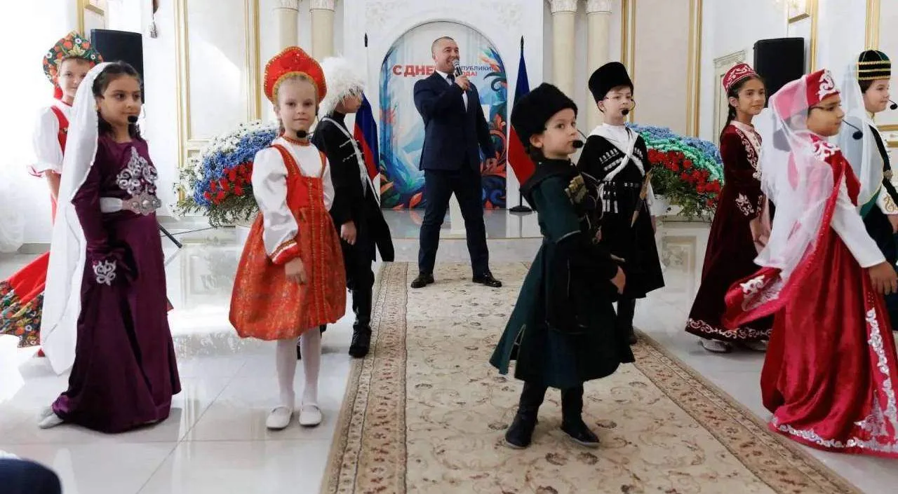 Особый материнский подвиг! — в День республики Глава Карачаево-Черкесии Рашид Темрезов ...
