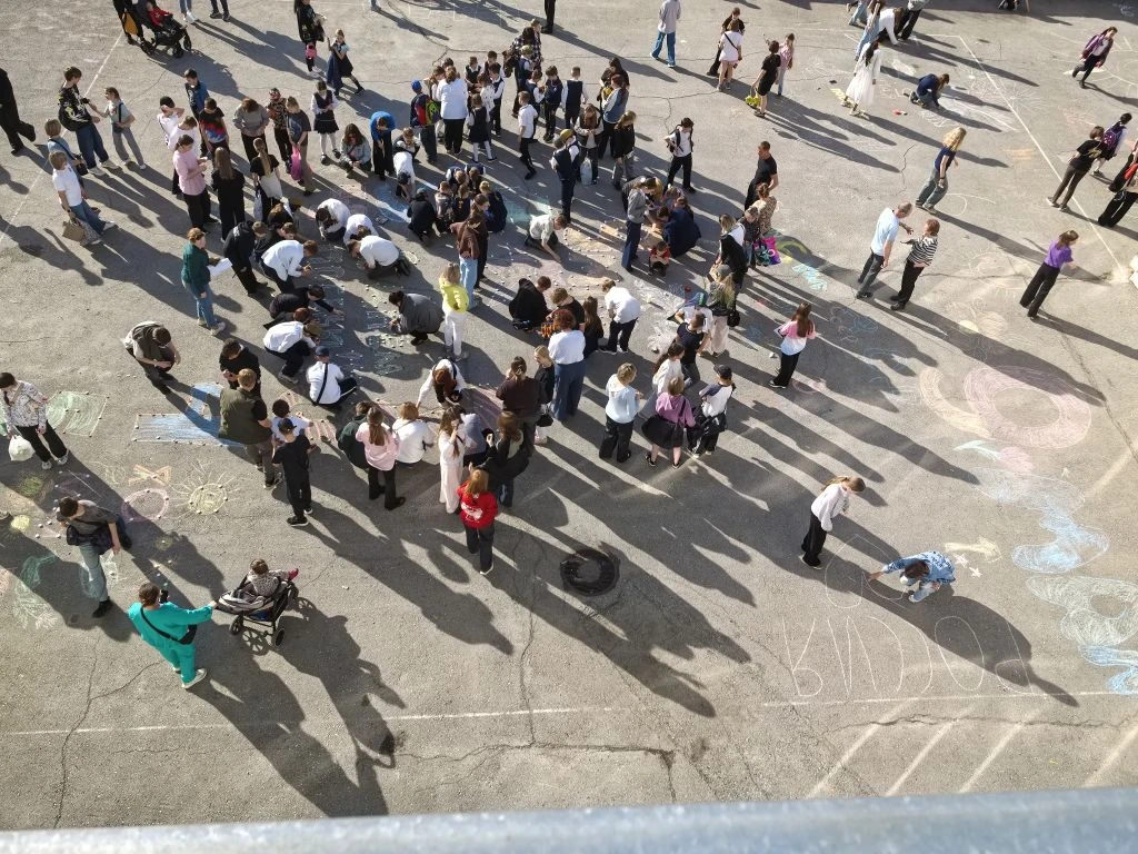 🕊️ В школе № 192 Новосибирска зажглись огни  памяти… В нашей школе прошла  трогательная акция «Свеча