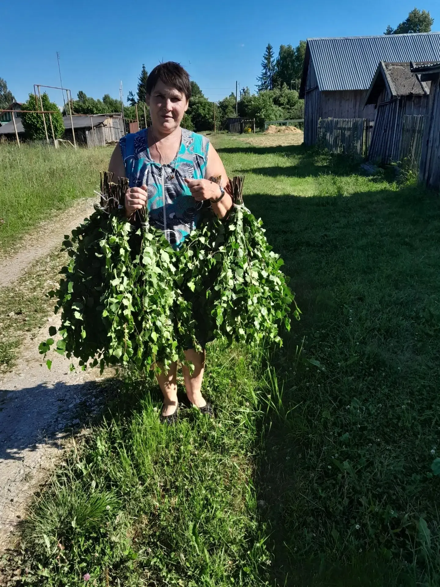 Берёзовый веник — душа русской бани!

Есть вещи, которые пахнут настоящим детством, летом и чем-то о