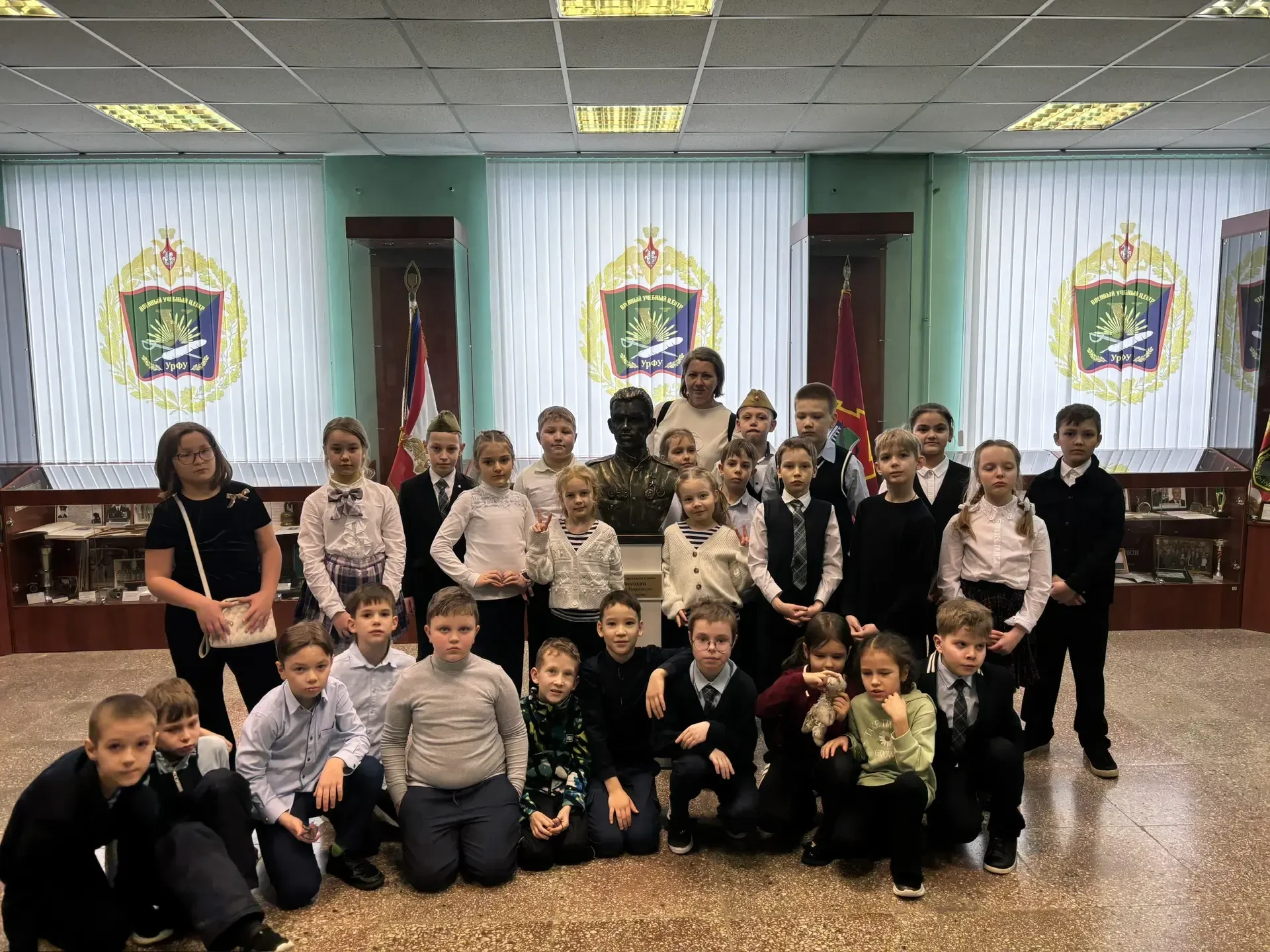 Продолжаем публикацию событий прошедших в нашей школе в рамках месячника, посвященного Дню Защитника