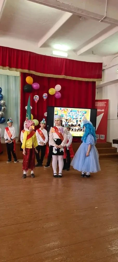 14 мая прошёл в актовом зале праздник" Прощай,Азбука". Подготовили 1"а" класс (классный...