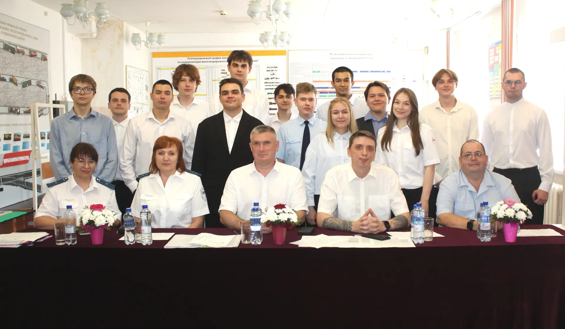 🚦🎓 Защита дипломов у будущих повелителей железных артерий! ⚡️

Сегодня, 18 июня, студенты специаль