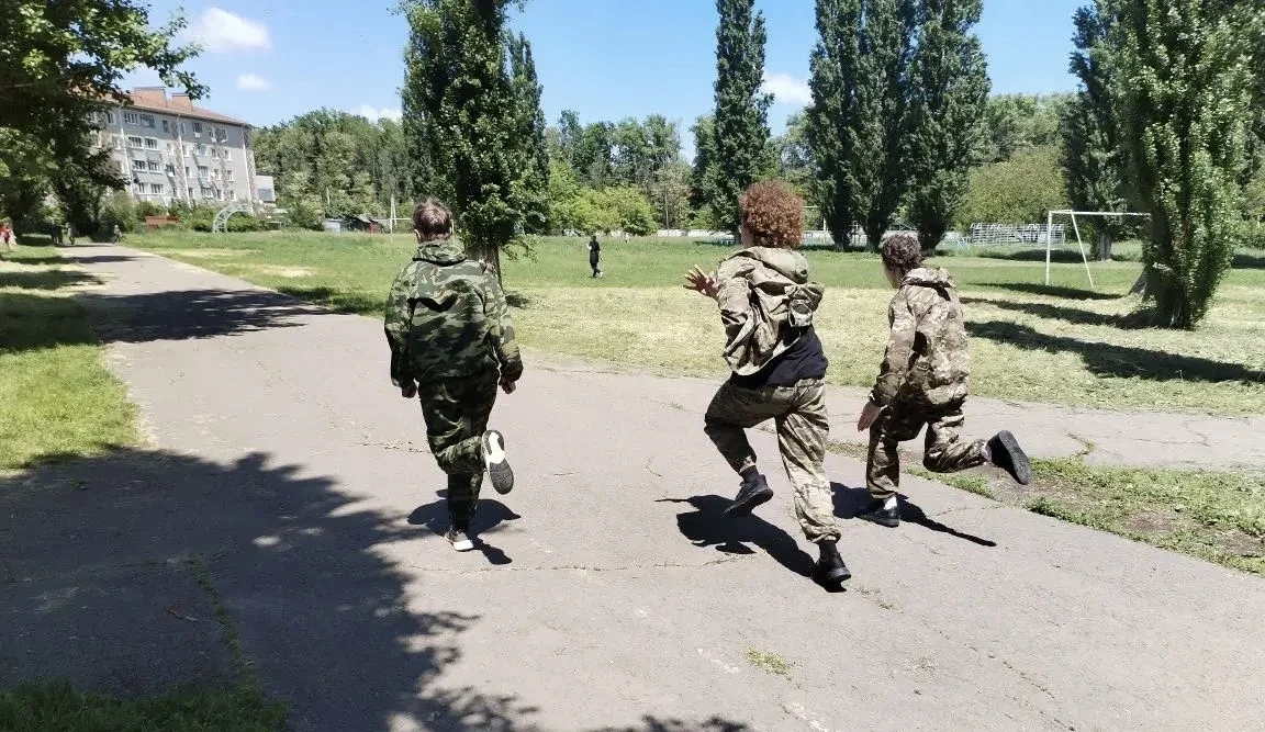 🇷🇺 Торжественное открытие военных учебных сборов в 34-й школе! 🪖  Вчера в СОШ №34 для учеников 10-х 