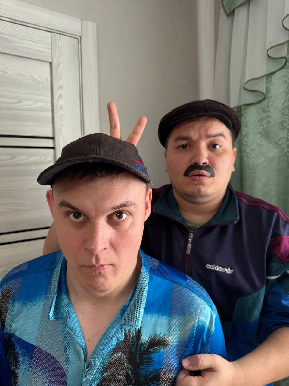 СМОТРИШЬ БАТЕК Official ?