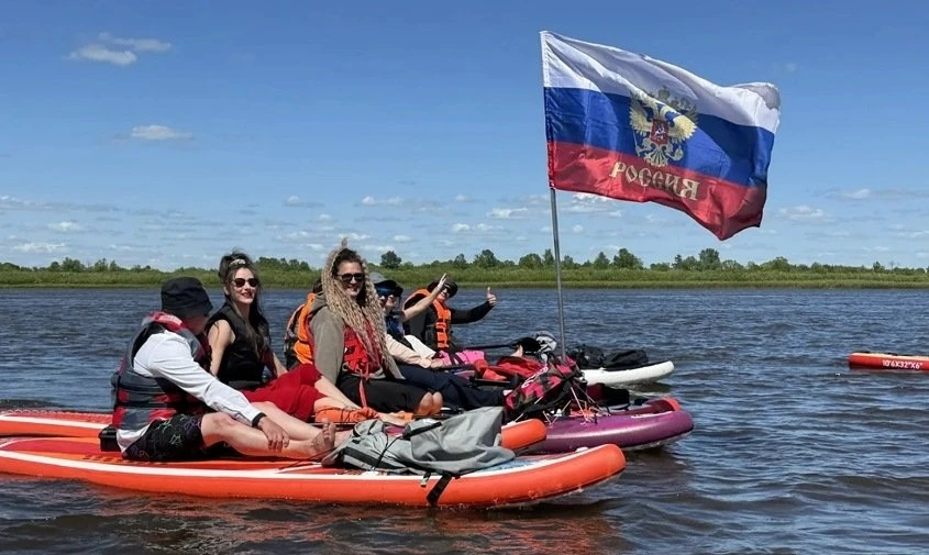 🏄 В Свободном больше 100 человек поучаствовали в сап-фестивале в стиле «строгого дресс-кода»

12 ию