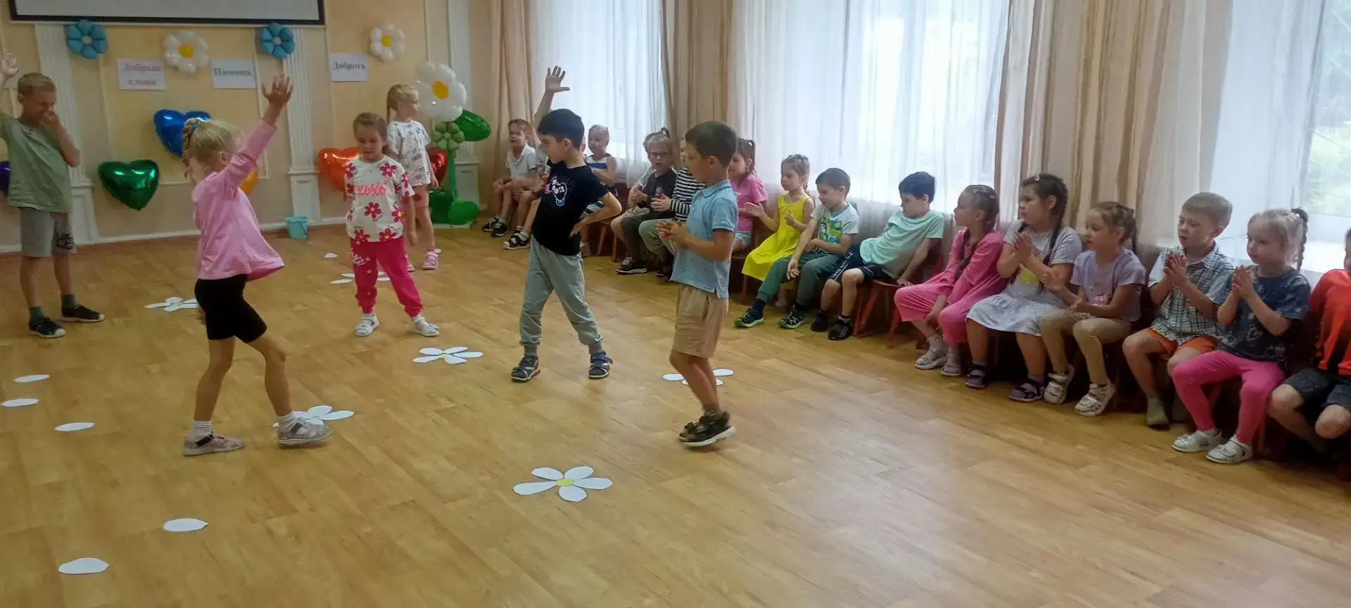 8 июля в нашем детском саду прошел праздник, посвященный Дню Семьи, Любви и Верности. 
В этот день о