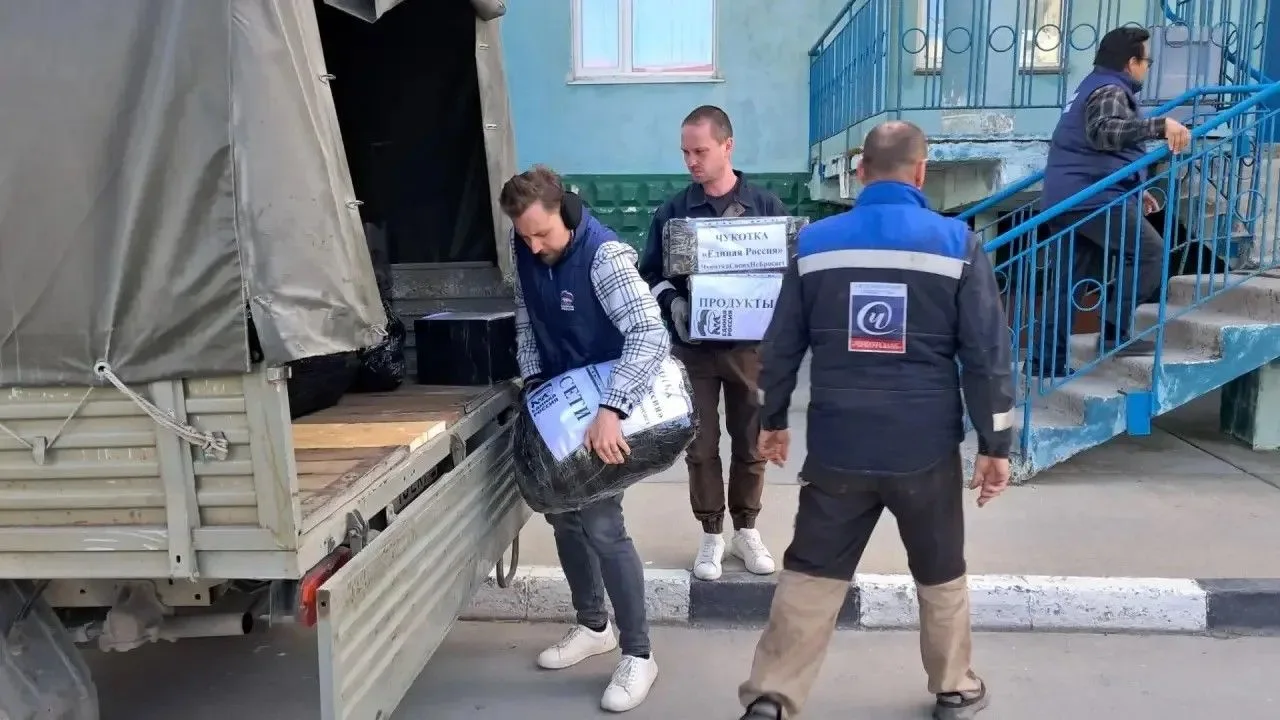 Глава Чукотки Владислав Кузнецов рассказал, что отправили очередную партию гуманитарног...