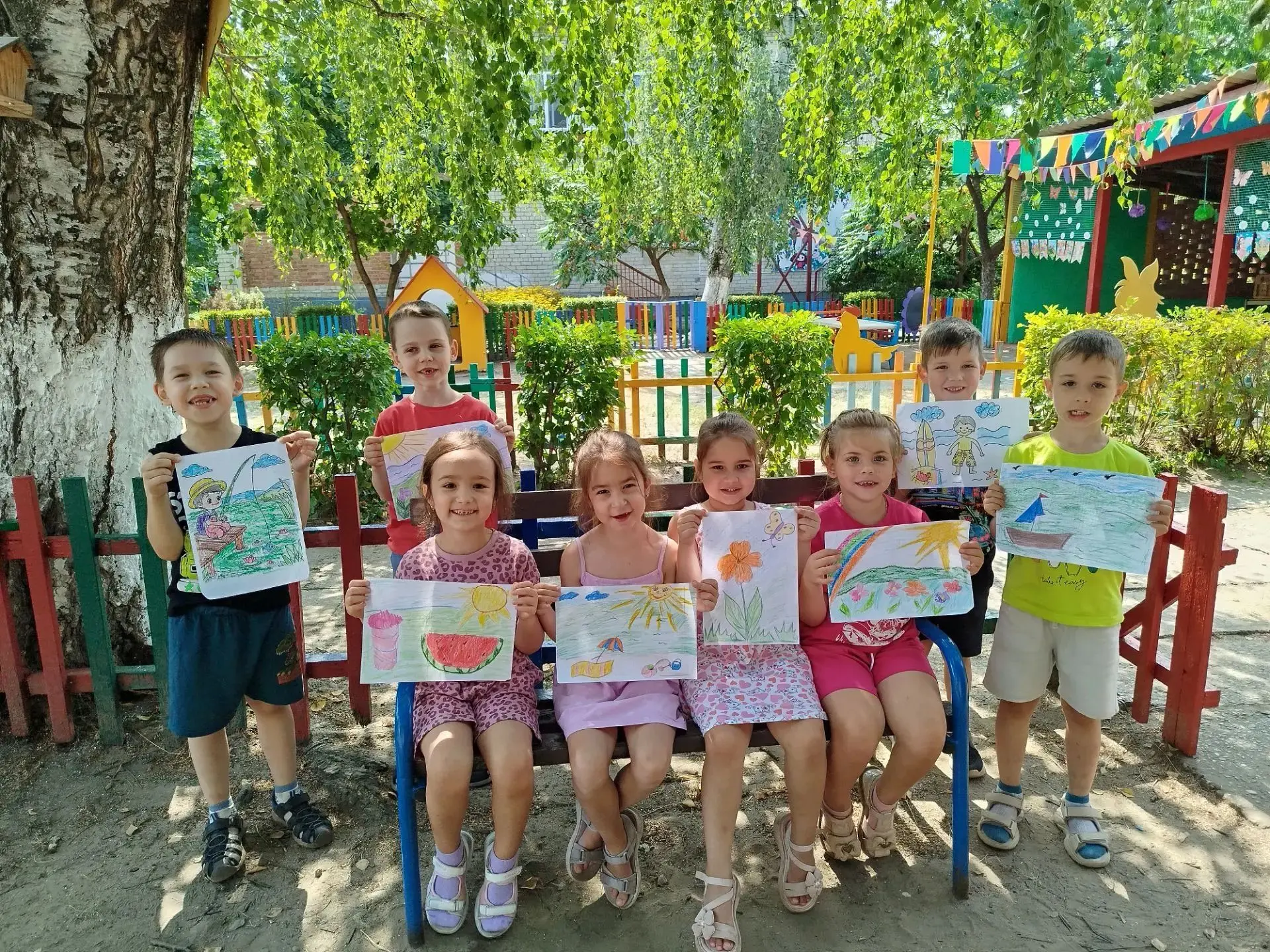 Старшие дошкольники погрузились в мир лета