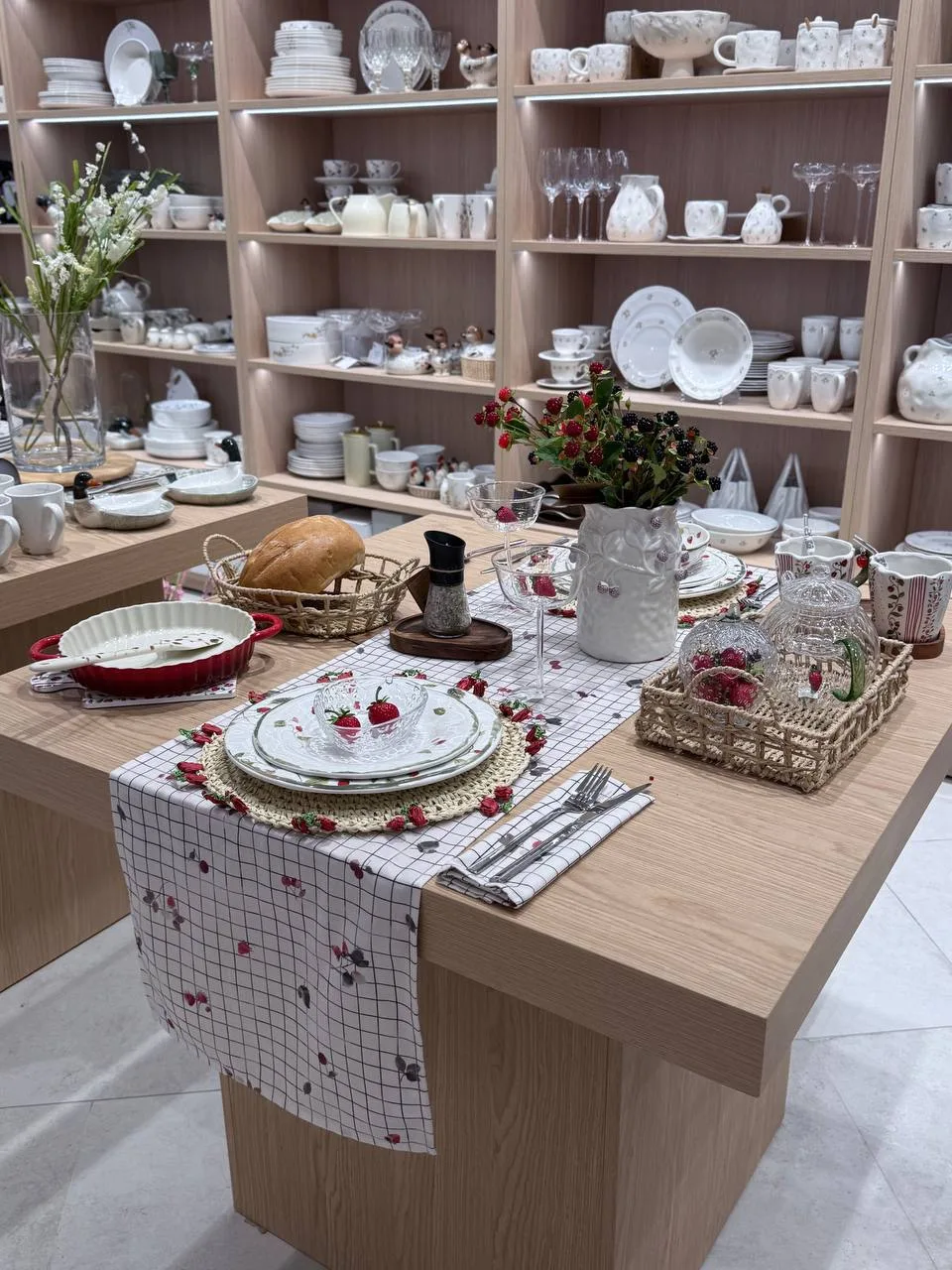 Kuchenland ✨
В ТЦ Красная Площадь после ремонта, полностью обновили магазин
теперь стало точно как в