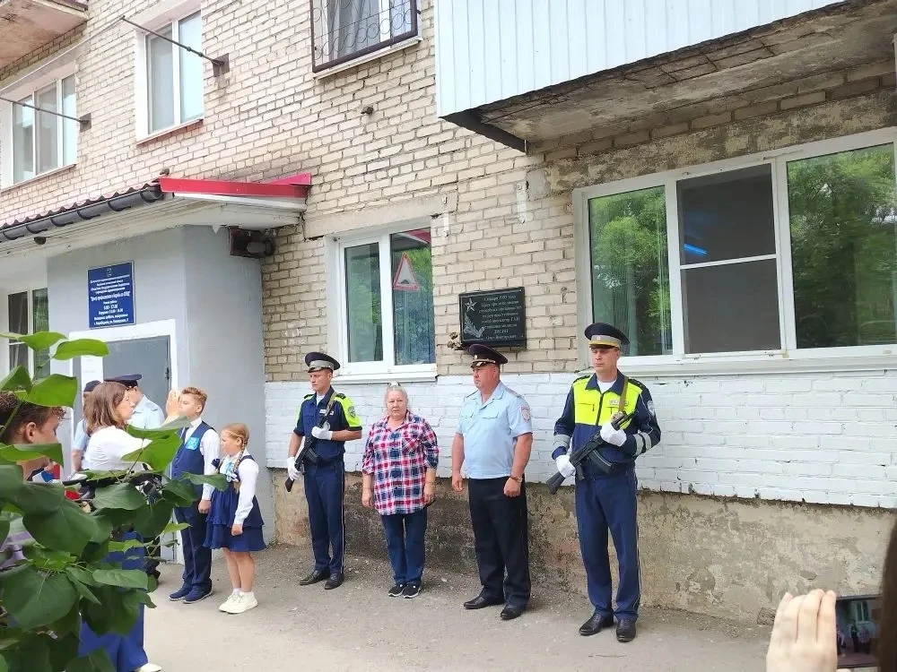🇷🇺 Подвиг, который не забыт.

Сегодня учащиеся 11 «А» правоохранительного класса совместно с сотру