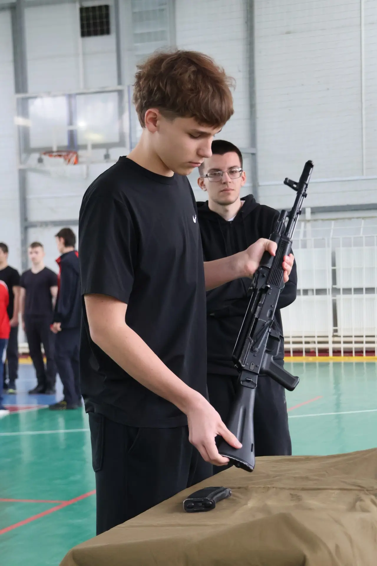 🎉 В преддверии 23 февраля у нас в школе прошли соревнования среди учеников 8-10 классов.  🏆 Ребята п