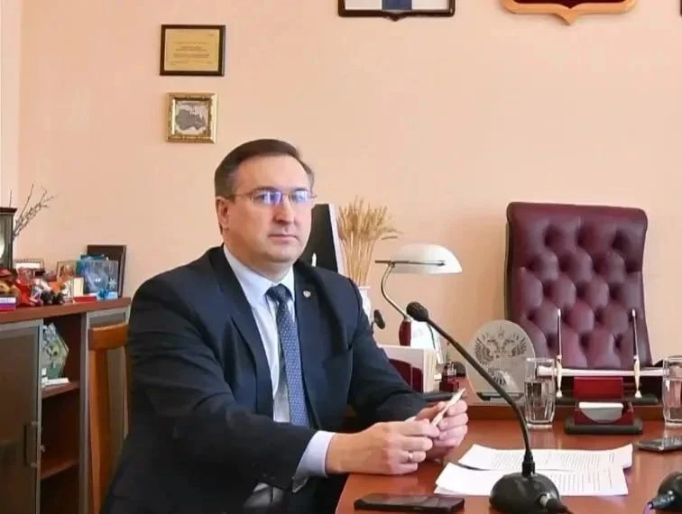 Главу Колыванского района отстранили и обязали вернуть 1,1 млн рублей
