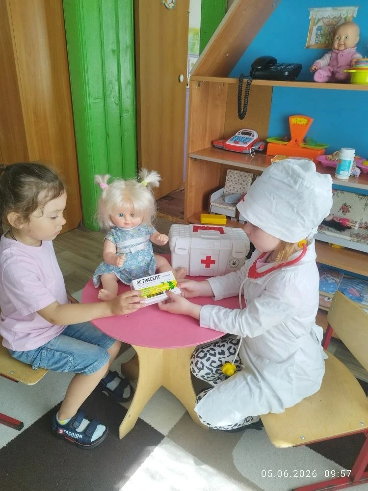 Перед тем, как уйти на каникулы, надо проверить своё здоровье и здоровье кукол.