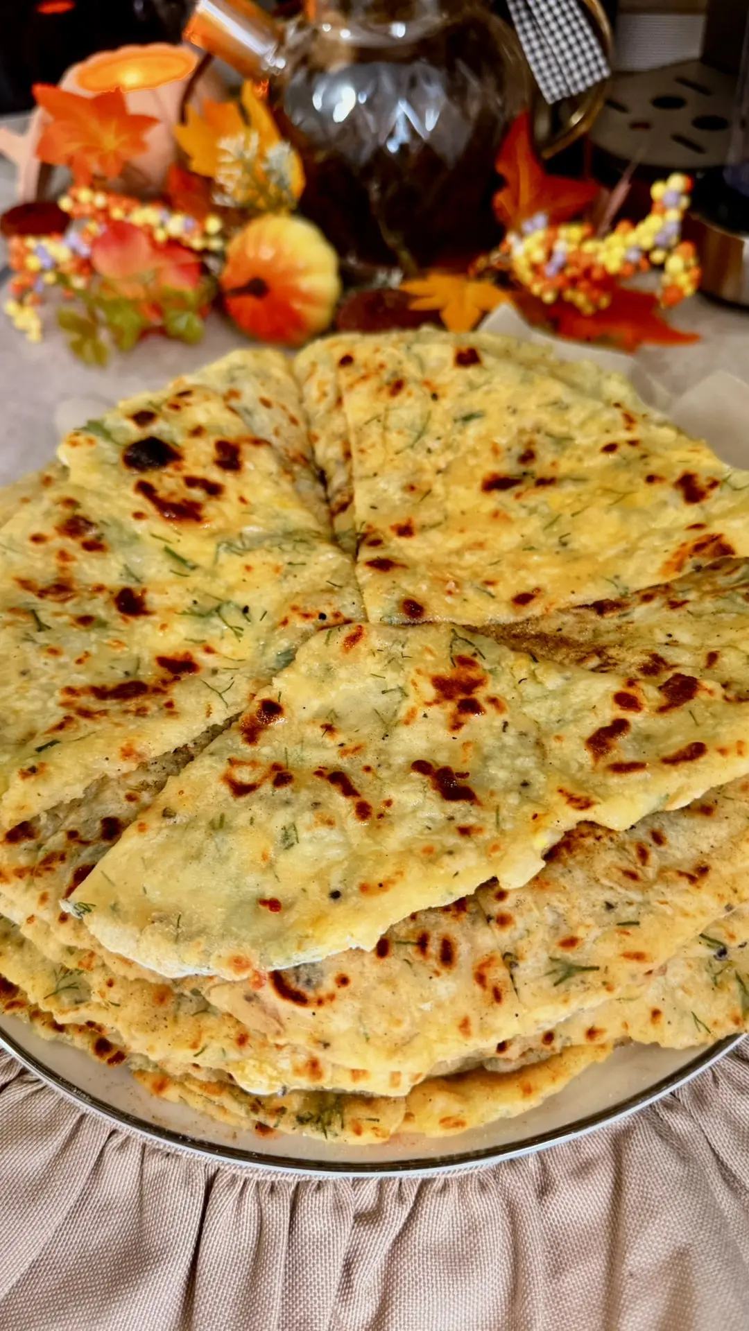 Ленивые хычины-это картофельно-сырные лепешки, которые вкусно подать со сметаной, либо ...