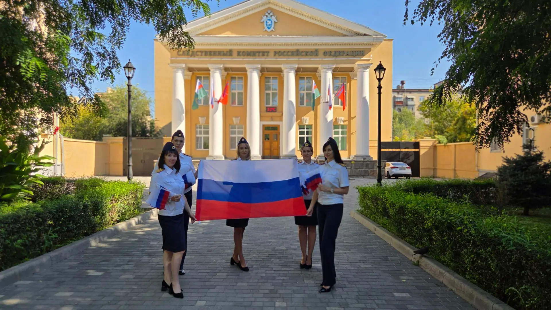 Сотрудники СУ СК России по Волгоградской области провели акцию в преддверии Дня Государ...