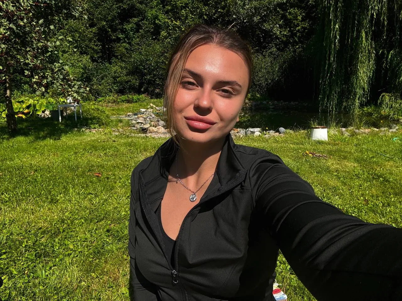 Идеальное субботнее утро: дача, свежий воздух и коврик для йоги ☀️