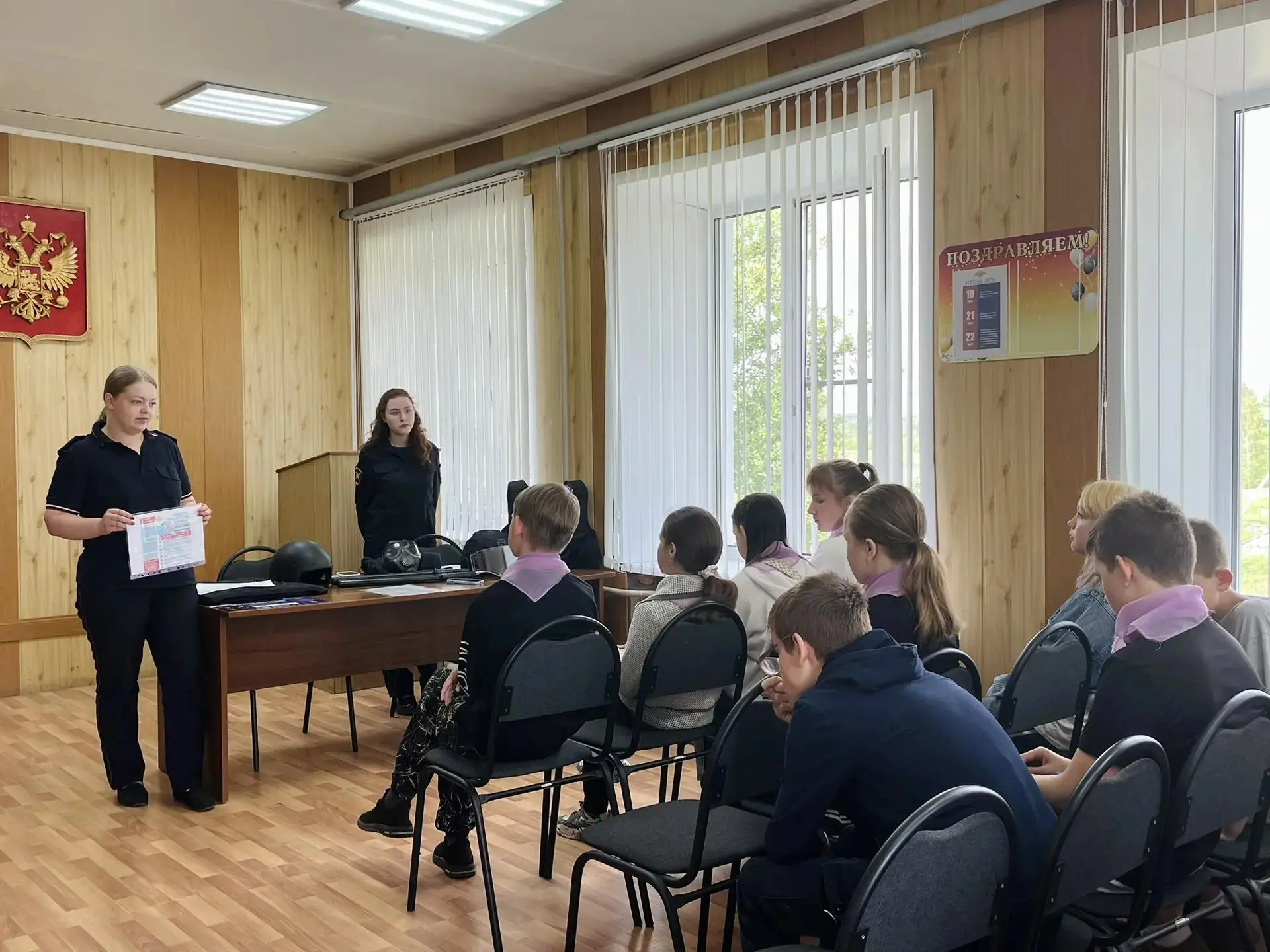 В Вохомском районе общественники и полицейские провели для школьников урок безопасности