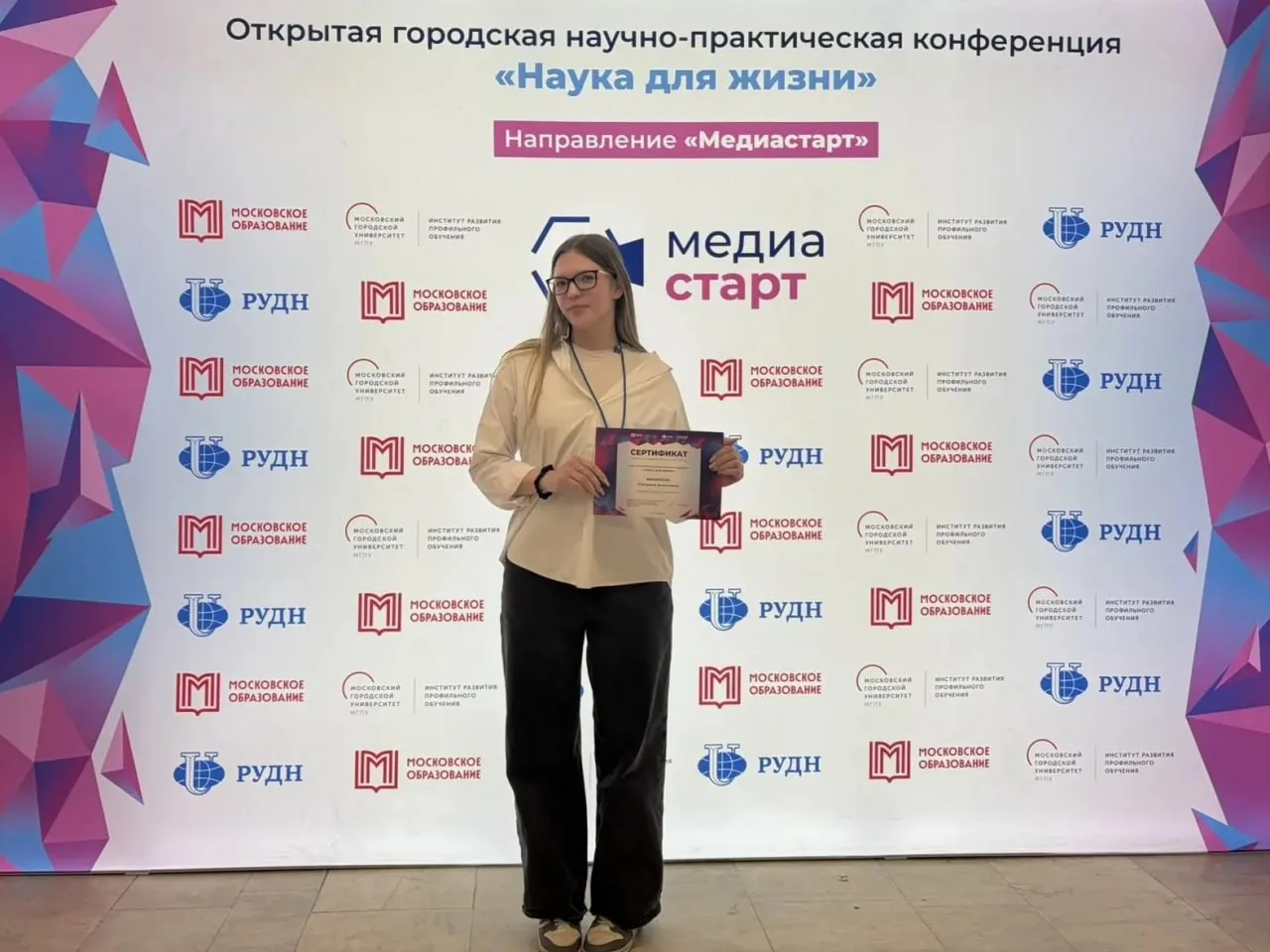 Музыкальная пауза? Нет, музыкальный прорыв! 🎶  🎙 Ученица 10 «М» класса Елизавета стала участницей За