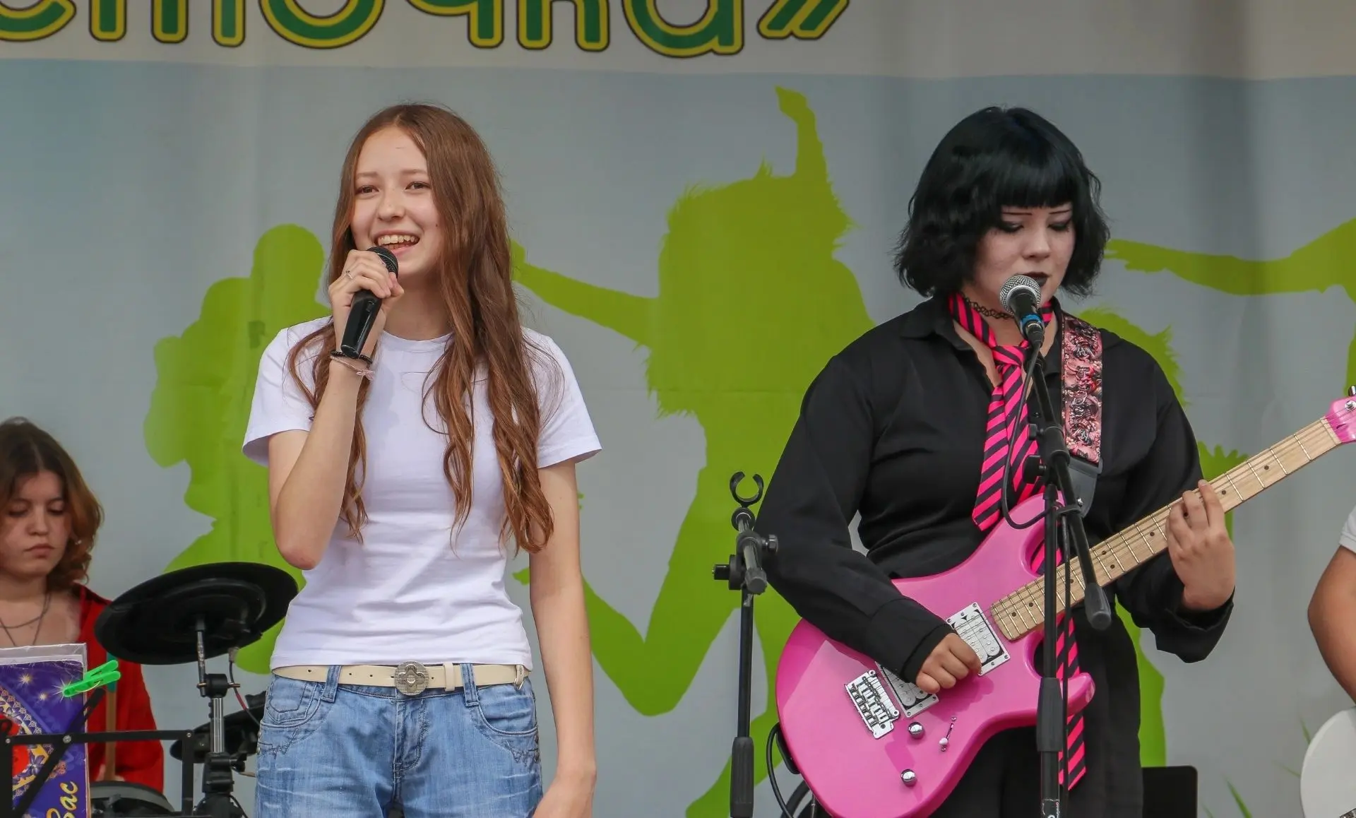 В Бавлах впервые состоялся музыкальный марафон «Живой вайб»🎸

Это был настоящий праздник любителей 