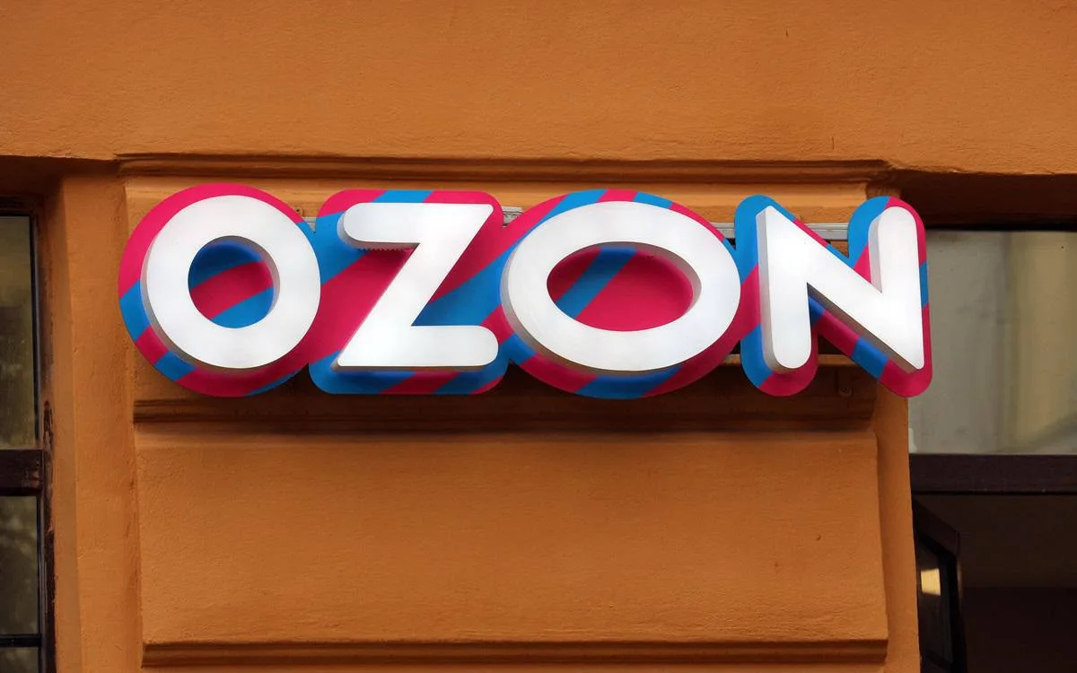 У Ozon начала расти чистая прибыль.

По итогам II квартала выручка маркетплейса увеличилась на 47% г