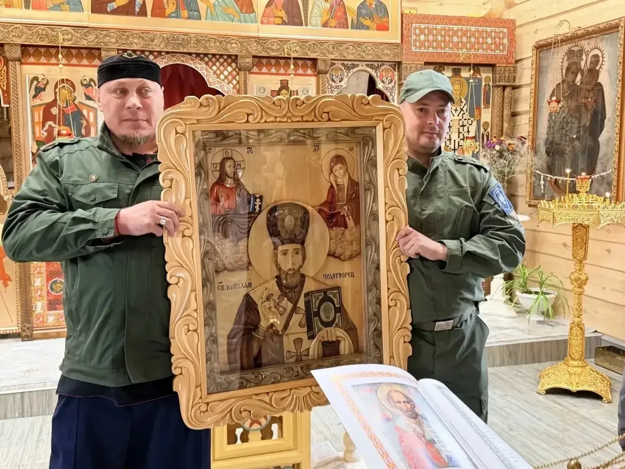 В Свято-Иннокентьевском храме  села Анга Качугского района (родина святителя Иннокентия, митрополита