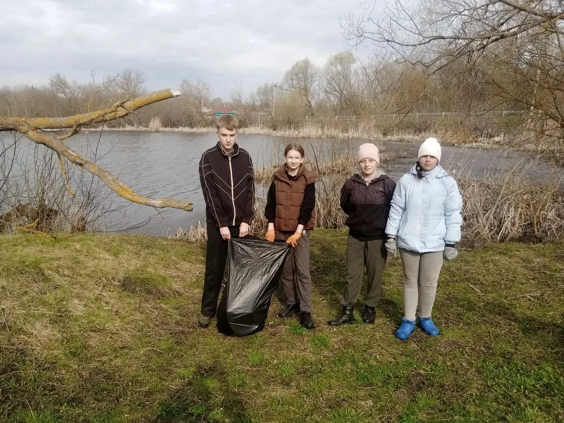 АКЦИЯ "ВОДА РОССИИ"￼
￼Ученики нашей школы в рамках экологической акции "Вода России" вышли на берег 