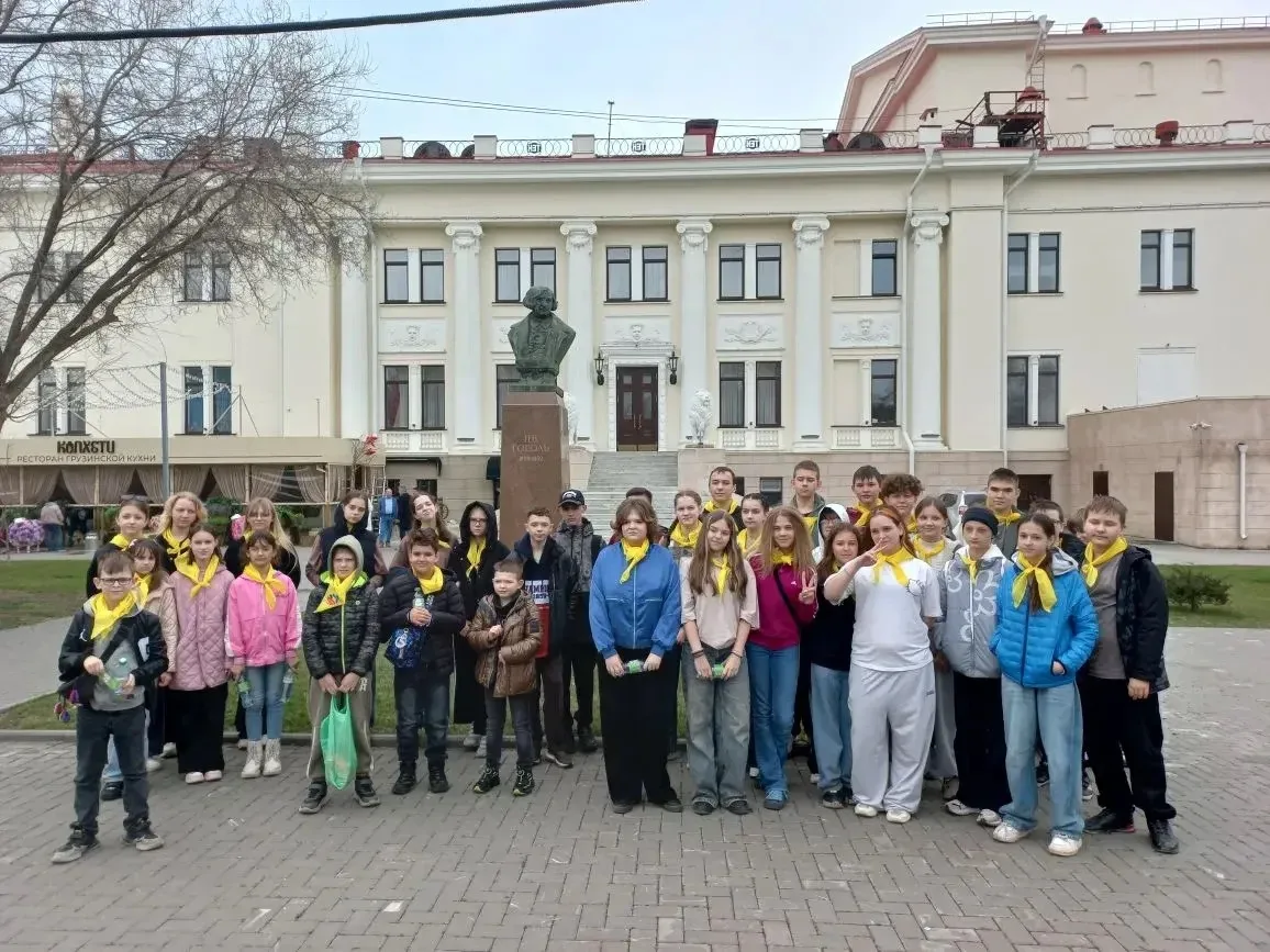 🎉 Увлекательная экскурсия для юных волгоградцев!  70 учащихся гимназии № 10, воспитанников лагеря «Л