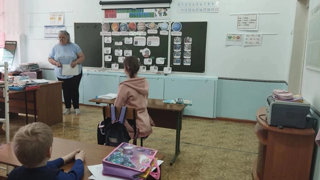 Продолжаем нашу неделю, посвящённую Дню Космонавтики.  Провели классный час с учениками...