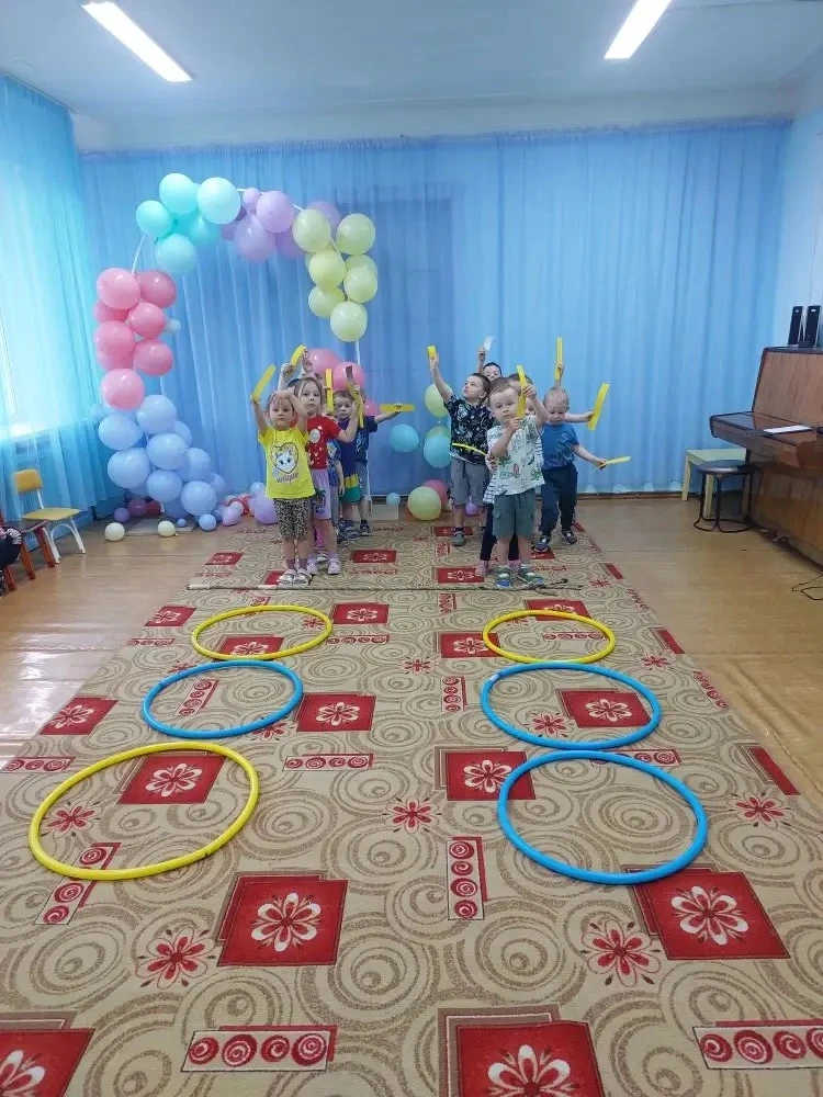 День Солнца!🌞🌈
Наступило лето и мы с ребятами  отметили замечательный  праздник День Солнца.🥳
Мы 