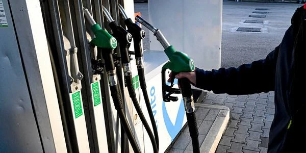 Ряд российских нефтеперерабатывающих заводов (НПЗ) получил от правительства разрешение производить д