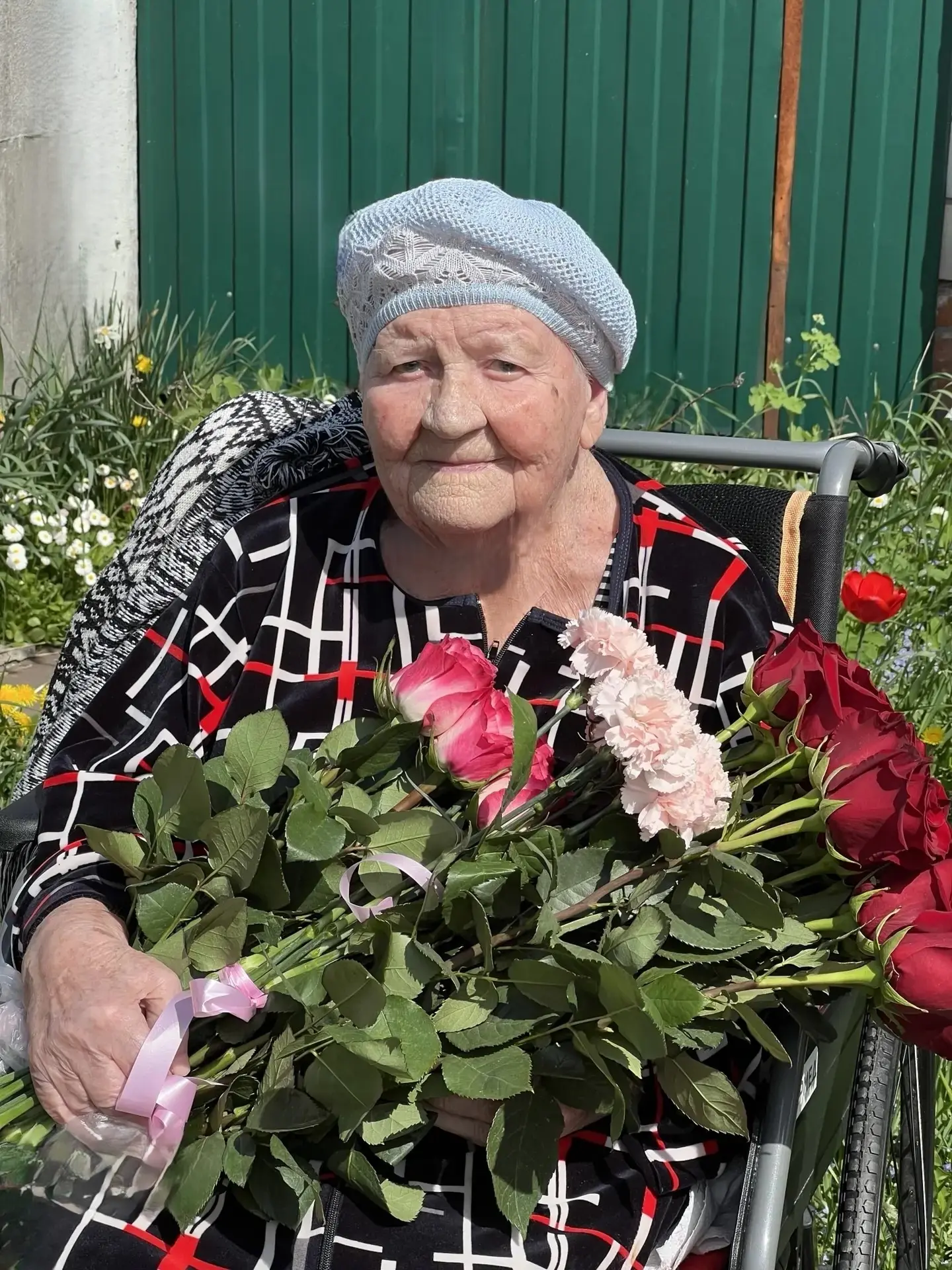 Сегодня тёплые слова поздравления с днём рождения принимает Екатерина Ивановна Быкова – ветеран Вели