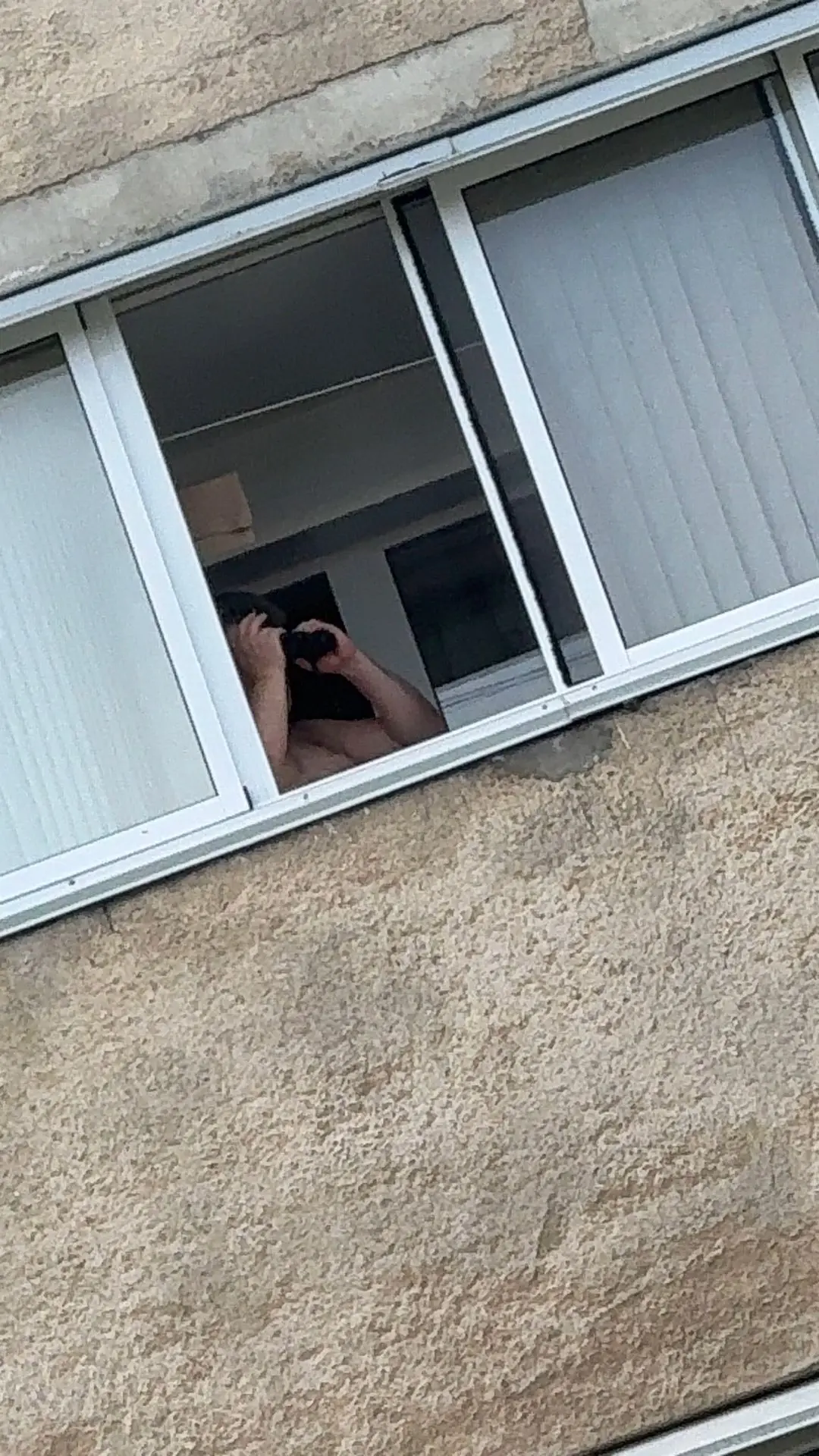 #Проблема_Дня

👀 Похоже, у кого-то в Волжском появился очень необычный сериал с видом из окна. Жите